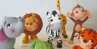 animales salvajes en plastilina