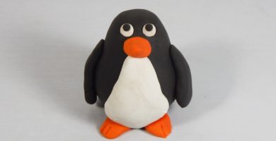 como hacer un pinguino en plastilina